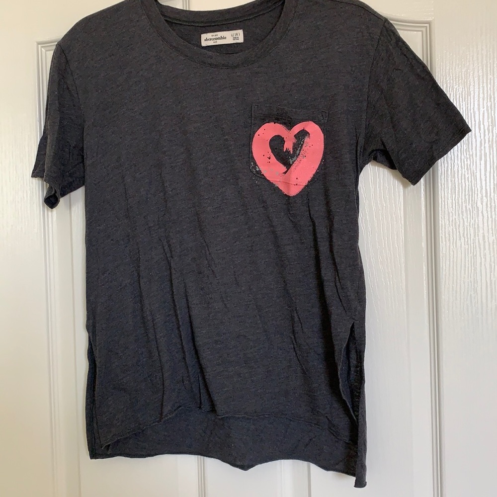 comfy ABERCROMBIE tee!